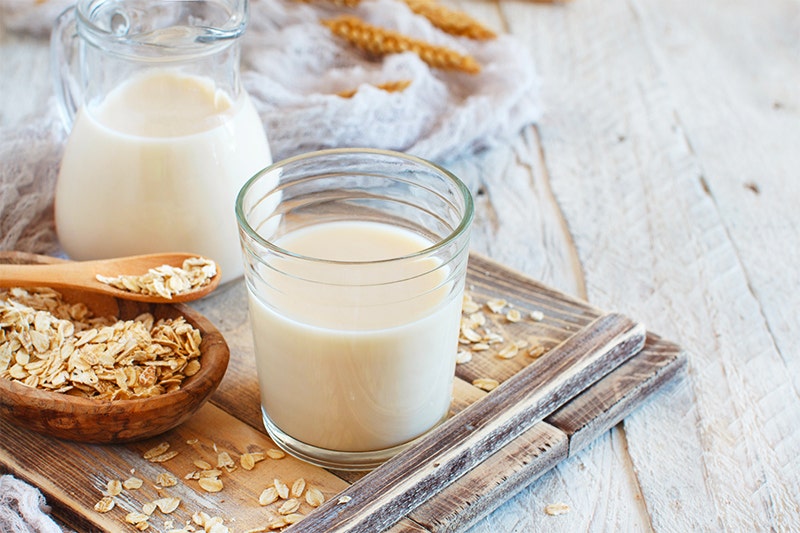 Healthy and tasty alternative to cow’s milk: oat milk.